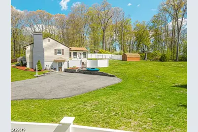 586 Clearview Dr, Hampton Township, NJ 07860 - Photo 4