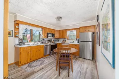 586 Clearview Dr, Hampton Township, NJ 07860 - Photo 10