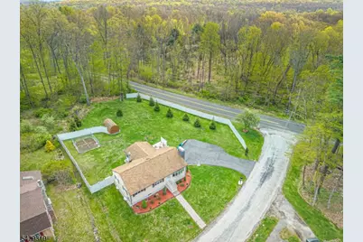 586 Clearview Dr, Hampton Township, NJ 07860 - Photo 2