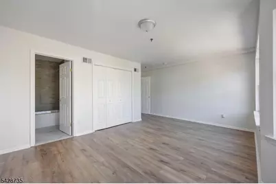 566 Pennsylvania Ave #E2, Elizabeth, NJ 07201 - Photo 10