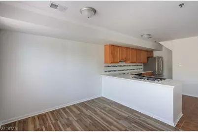 566 Pennsylvania Ave #E2, Elizabeth, NJ 07201 - Photo 4