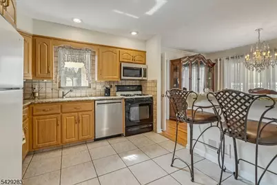 40 Catherine Ct, Cedar Grove, NJ 07009 - Photo 6