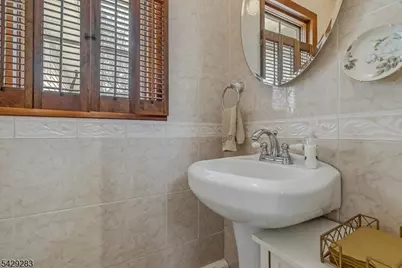 40 Catherine Ct, Cedar Grove, NJ 07009 - Photo 14