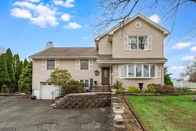 40 Catherine Ct, Cedar Grove, NJ 07009 - Photo 2