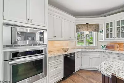 16 Yorkshire Dr, Washington Township, NJ 07840 - Photo 10