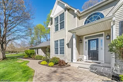16 Yorkshire Dr, Washington Township, NJ 07840 - Photo 4