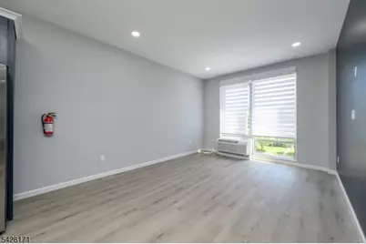 202-208 W 7th St #2F, Plainfield, NJ 07060 - Photo 8