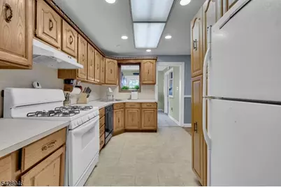 17 E Church St, Washington Boro, NJ 07882 - Photo 6