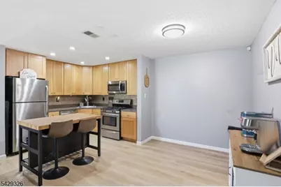 808 Breckenridge Dr, Branchburg Township, NJ 08876 - Photo 4