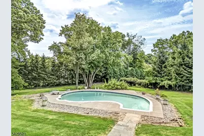 136 Carlough Rd, Upper Saddle River, NJ 07458 - Photo 32