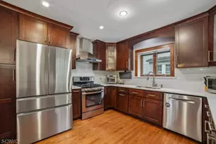 8 Brookside Pl, Livingston, NJ 07039 - Photo 10