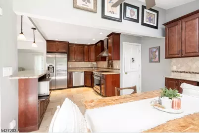 19 Highview Ter, Cedar Grove, NJ 07009 - Photo 8