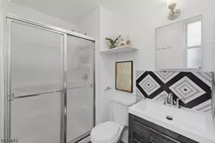 394 Woodlawn Ave, Jersey City, NJ 07305 - Photo 16