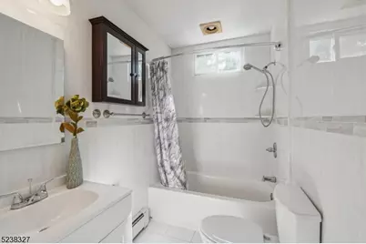 18 Redwood Rd, Livingston, NJ 07039 - Photo 14