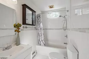 18 Redwood Rd, Livingston, NJ 07039 - Photo 14
