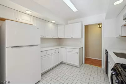 18 Redwood Rd, Livingston, NJ 07039 - Photo 6