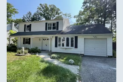 18 Redwood Rd, Livingston, NJ 07039 - Photo 2