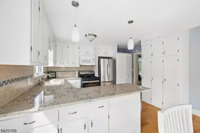 11 Oakdale Rd, Parsippany, NJ 07834 - Photo 14