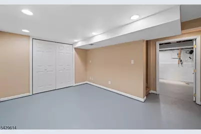 36 Burlington Rd, Clifton, NJ 07012 - Photo 18