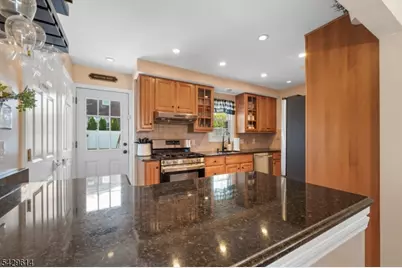 36 Burlington Rd, Clifton, NJ 07012 - Photo 8