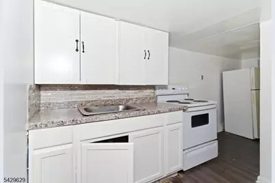 176C Parker St, Newark, NJ 07104 - Photo 12