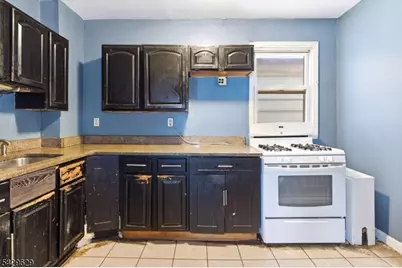 176C Parker St, Newark, NJ 07104 - Photo 4
