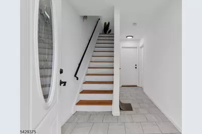 424 Bartlett St, Roselle, NJ 07203 - Photo 2