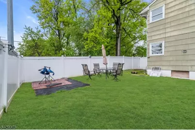 424 Bartlett St, Roselle, NJ 07203 - Photo 14