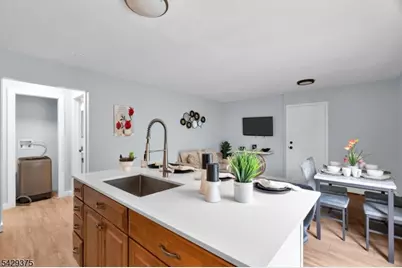 424 Bartlett St, Roselle, NJ 07203 - Photo 8