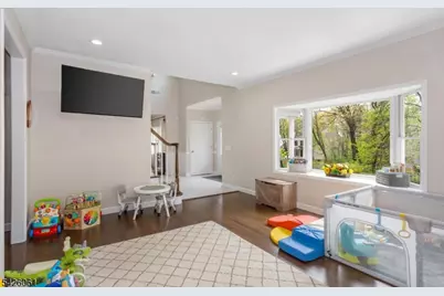 15 Malcolm Pl, Mahwah, NJ 07430 - Photo 10