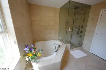 10 Queens Ln, Wayne, NJ 07470 - Photo 14