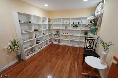 10 Queens Ln, Wayne, NJ 07470 - Photo 18