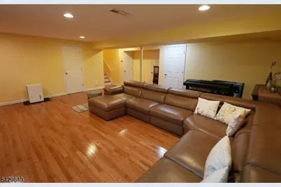 10 Queens Ln, Wayne, NJ 07470 - Photo 20