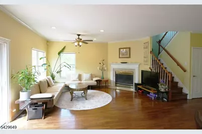 10 Queens Ln, Wayne, NJ 07470 - Photo 4