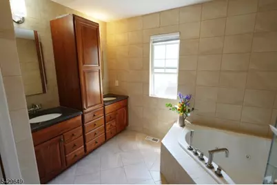 10 Queens Ln, Wayne, NJ 07470 - Photo 12