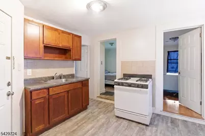 11 Sunset Ave, Newark, NJ 07106 - Photo 8
