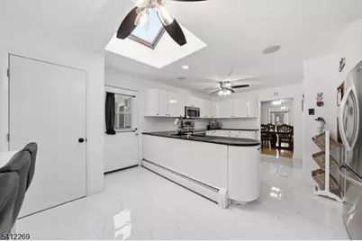 335 Elmira Trl, Hopatcong, NJ 07843 - Photo 10