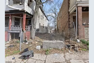 18 Roosevelt Ter, Irvington, NJ 07111 - Photo 4