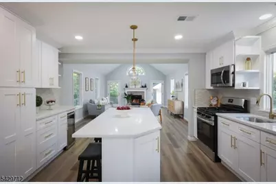 81 Hutchinson St, Clark Township, NJ 07066 - Photo 6