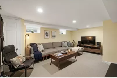 2 Lloyd Pl, Belleville, NJ 07109 - Photo 12