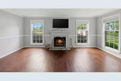 601 Lindsley Ct, Burlington Twp., NJ 08016 - Photo 4