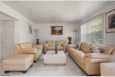 1401 N Oaks Blvd, North Brunswick Township, NJ 08902 - Photo 8