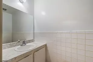1401 N Oaks Blvd, North Brunswick Township, NJ 08902 - Photo 20