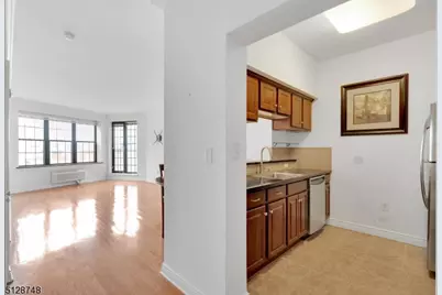 7 Prospect St Unit #303, Morristown, NJ 07960 - Photo 2