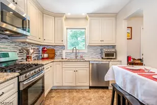 14 Villa Rd, Little Falls Township, NJ 07424 - Photo 6
