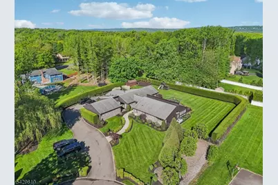 15 Laurie Ct, Scotch Plains Township, NJ 07076 - Photo 2