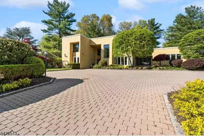 37 Hemlock Rd, Livingston, NJ 07039 - Photo 2