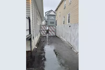 383 Dakota St, Paterson, NJ 07503 - Photo 10