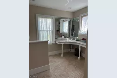 1075 Thomas St, Hillside, NJ 07205 - Photo 6