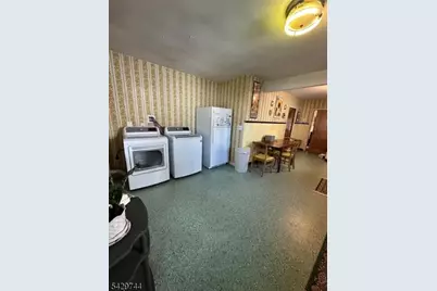 1075 Thomas St, Hillside, NJ 07205 - Photo 10